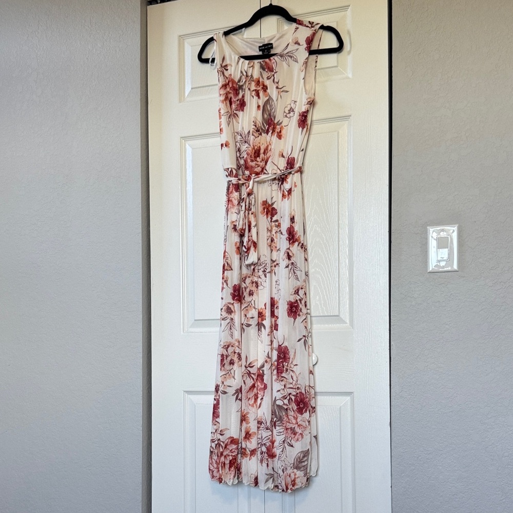 Floral Sleeveless Maxi Dress